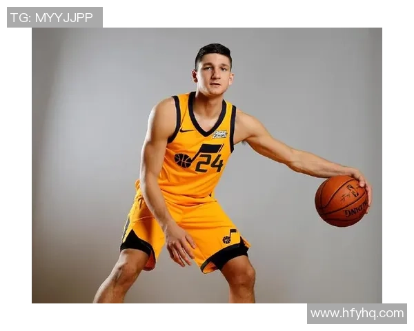 足球明星男生身材展示与健身秘诀分享，激励你追求完美体型